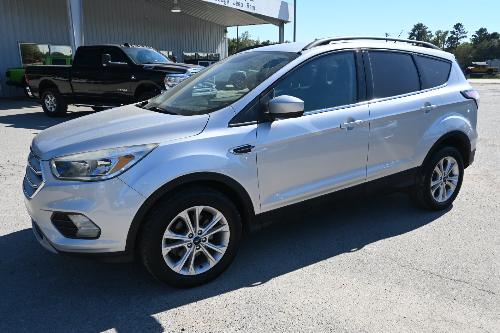 Used 2018 Ford Escape SE FWD image 5