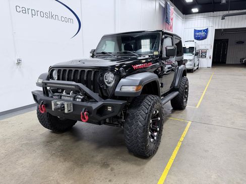 Used 2018 Jeep Wrangler Sport AWD/4WD image 3