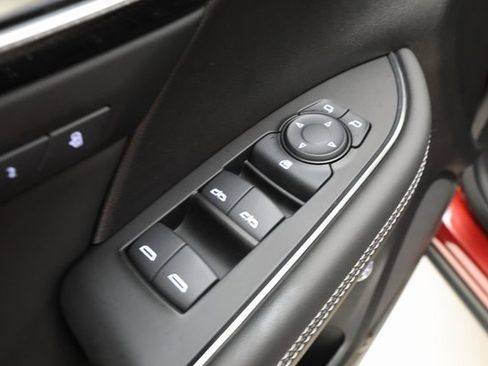 Used 2023 Buick Envision Essence image 9