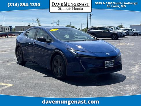 Used 2023 Toyota Prius LE FWD image 1