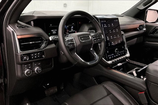 Used 2026 GMC Yukon Denali w/ Sun & Power Step Package AWD/4WD image 16