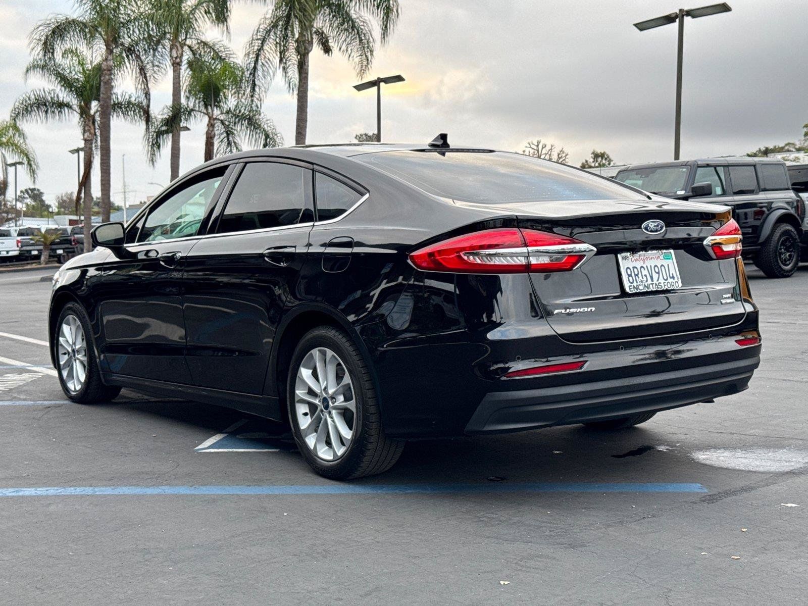 Used 2020 Ford Fusion SE FWD image 12
