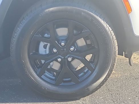 New 2025 Jeep Grand Cherokee Altitude image 23