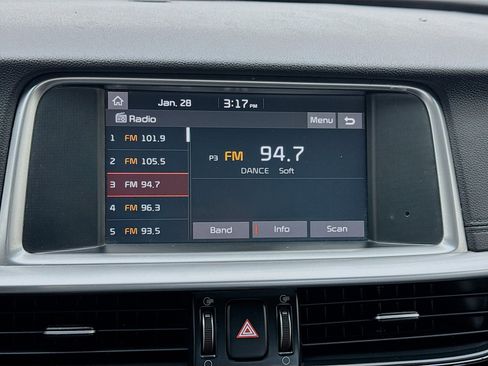 Used 2020 Kia Optima SE image 11