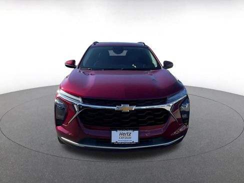 Used 2025 Chevrolet Trax LT w/ LT Convenience Package image 4