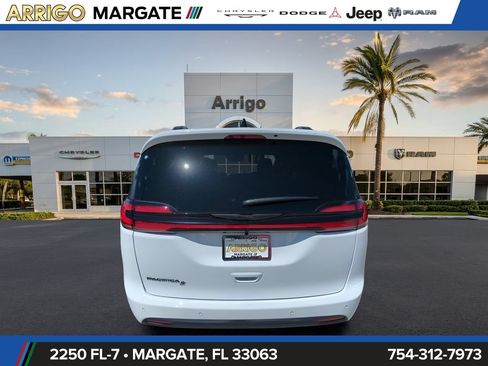 New 2026 Chrysler Pacifica Select FWD image 6