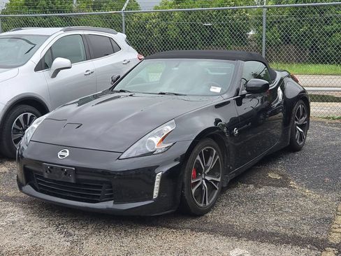 Used 2018 Nissan 370Z Touring Sport RWD image 4