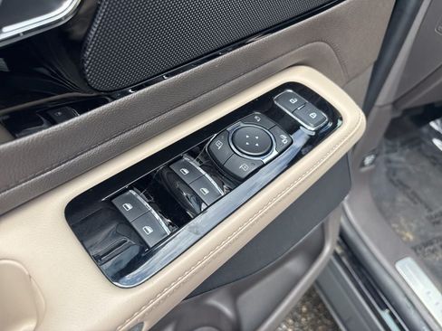 Used 2023 Lincoln Aviator Grand Touring w/ Equipment Group 301A AWD/4WD image 22