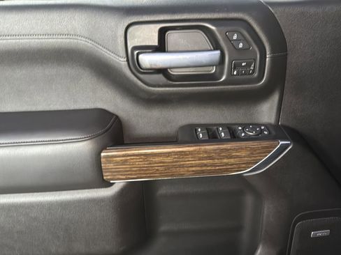 Used 2021 Chevrolet Silverado 1500 High Country w/ Technology Package image 12