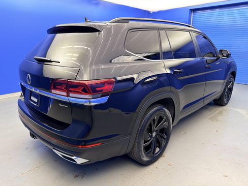 Used 2023 Volkswagen Atlas SE w/ Black Wheel Package image 7