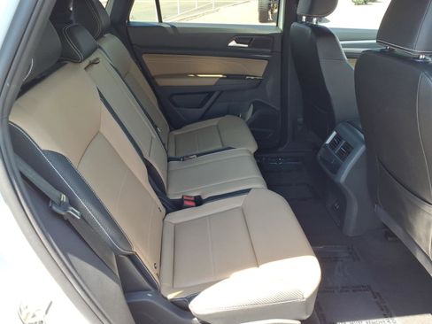 Certified 2023 Volkswagen Atlas Cross Sport SE w/ Panoramic Sunroof Package AWD/4WD image 14
