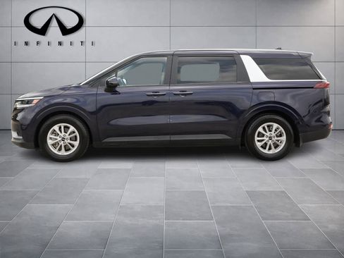 Used 2024 Kia Carnival LX FWD image 4