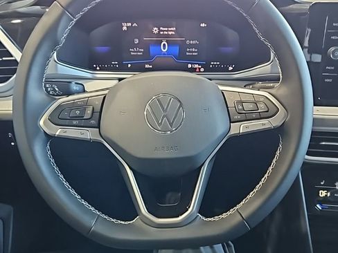 New 2026 Volkswagen Taos SE image 32