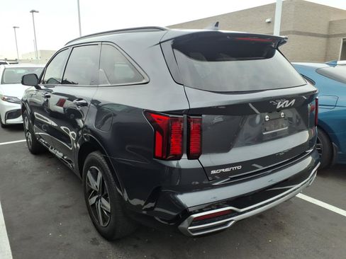 Used 2023 Kia Sorento S image 4