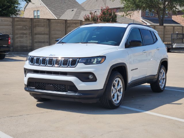Used 2025 Jeep Compass Latitude AWD/4WD image 11