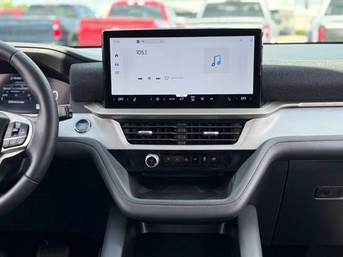 Used 2025 Ford Explorer Active w/ Active Comfort Package AWD/4WD image 19