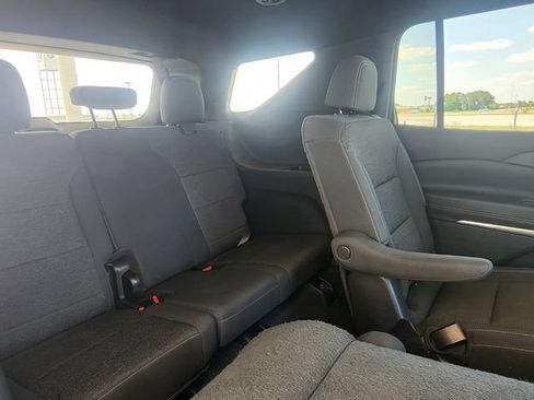 Used 2024 Chevrolet Traverse LT FWD image 25