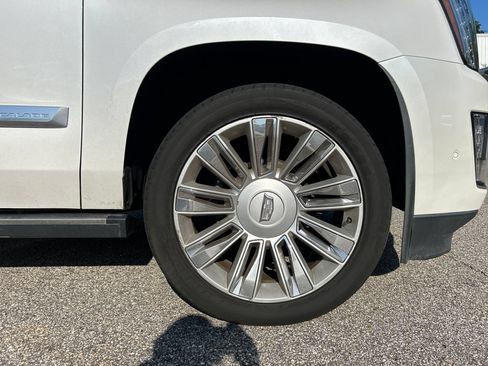 Used 2017 Cadillac Escalade Platinum AWD/4WD image 7