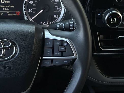Used 2024 Toyota Highlander XSE FWD image 15