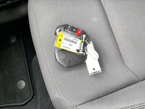 Certified 2022 Jeep Wrangler Unlimited Sport image 30