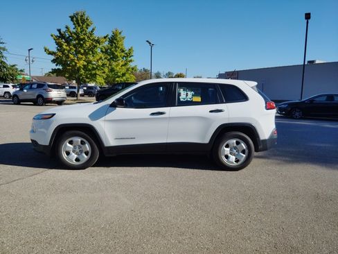 Used 2015 Jeep Cherokee Sport image 2