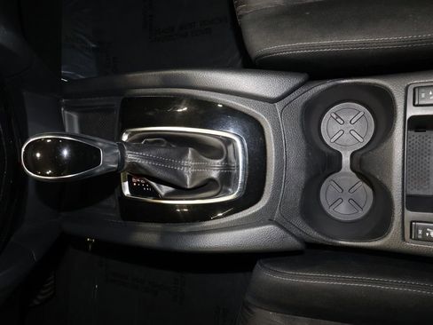 Used 2017 Nissan Rogue SV w/ SV Premium Package image 15