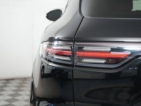 Certified 2023 Porsche Cayenne Platinum Edition image 12