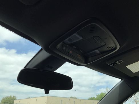 Used 2023 Chevrolet Traverse LT FWD image 25