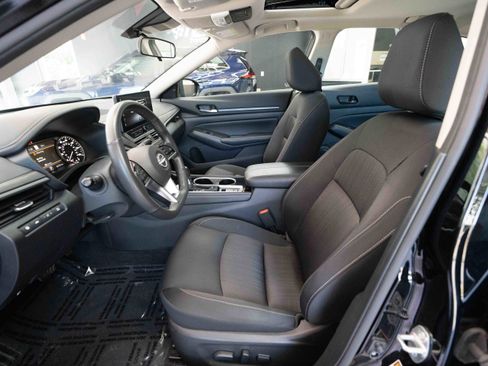 Used 2024 Nissan Altima 2.5 SV w/ SV Premium Package image 9