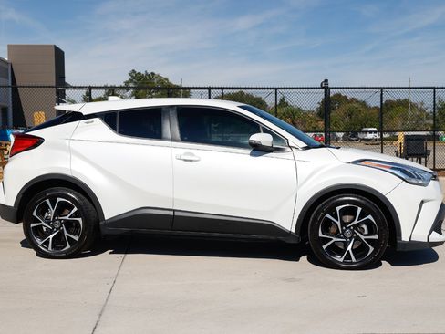 Used 2020 Toyota C-HR XLE image 13