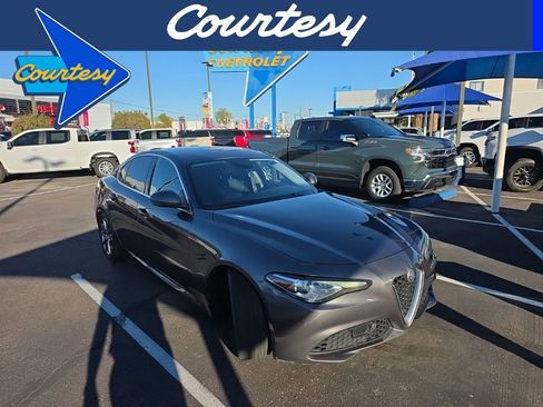 Used 2019 Alfa Romeo Giulia image 1