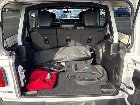 Used 2022 Jeep Wrangler Sahara w/ Cold Weather Group image 32