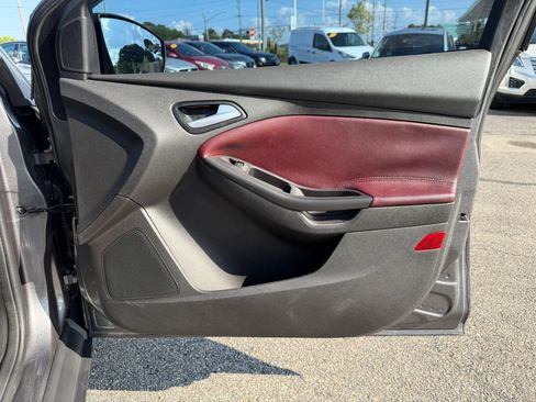 Used 2014 Ford Focus SE w/ Equipment Group 201A FWD image 25