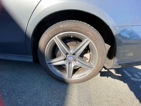 Used 2017 Mercedes-Benz E 400 4MATIC Wagon image 22