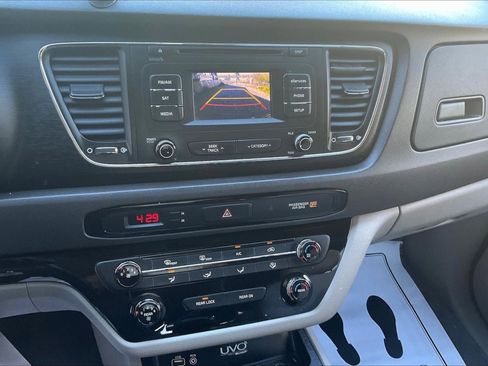 Used 2016 Kia Sedona LX w/ LX Convenience Package image 15