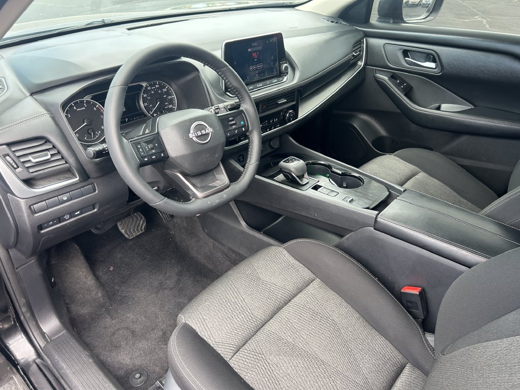Used 2025 Nissan Rogue SV FWD image 23