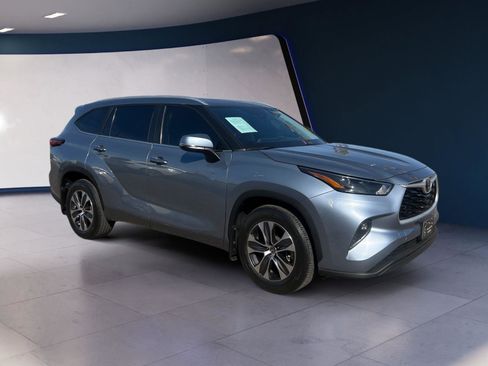 Used 2023 Toyota Highlander XLE image 7