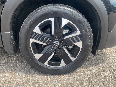 Used 2025 Nissan Kicks SR FWD image 3