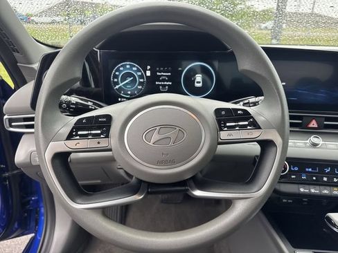 Used 2024 Hyundai Elantra SEL FWD image 16