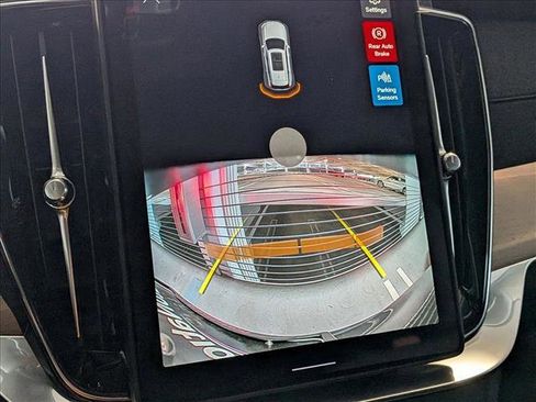 New 2026 Volvo XC90 B5 Core image 14