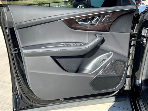 Used 2023 Audi Q8 Prestige w/ Prestige Package image 20