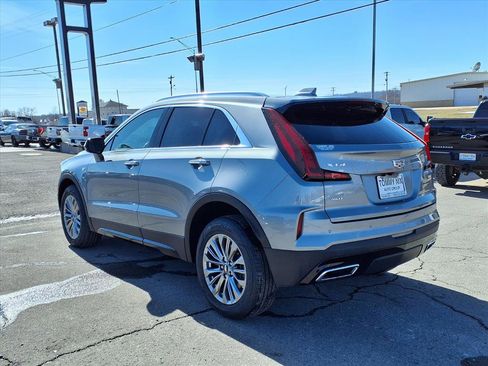 Used 2024 Cadillac XT4 Premium Luxury image 2
