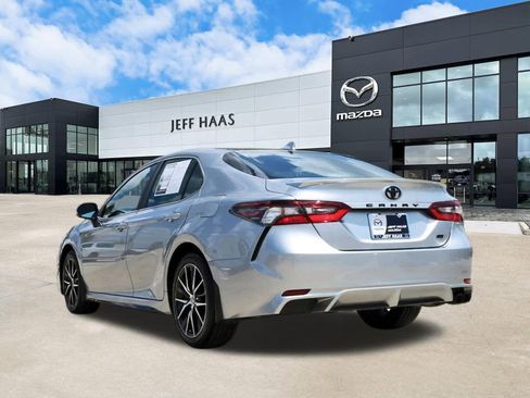 Used 2023 Toyota Camry SE image 2