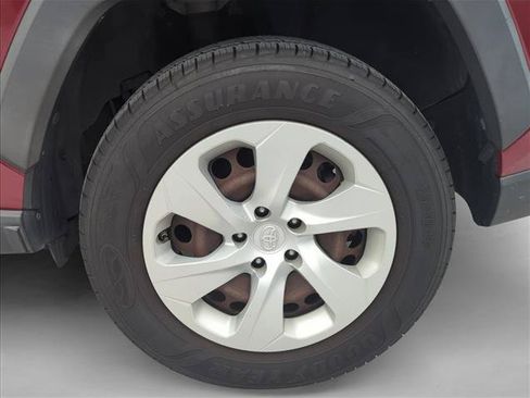 Used 2021 Toyota RAV4 LE FWD image 7