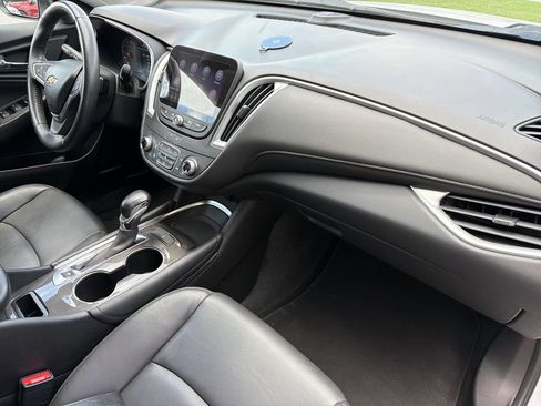 Certified 2022 Chevrolet Malibu LT w/ Leather Package FWD image 10