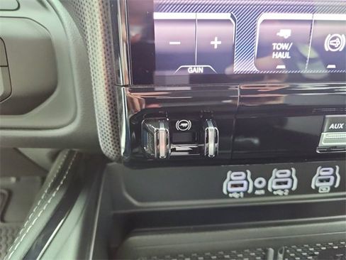 New 2025 RAM 2500 Limited image 31