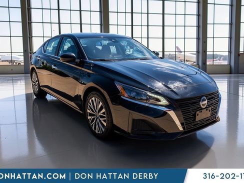 Used 2025 Nissan Altima 2.5 SV FWD image 35