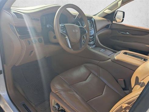 Used 2016 Cadillac Escalade Platinum image 9