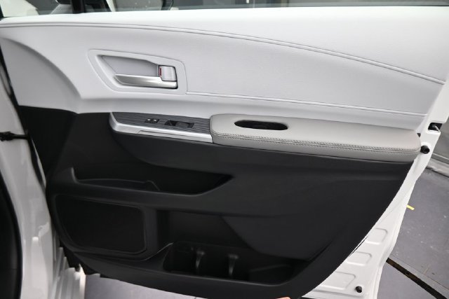 Used 2026 Toyota Sienna XLE FWD image 13