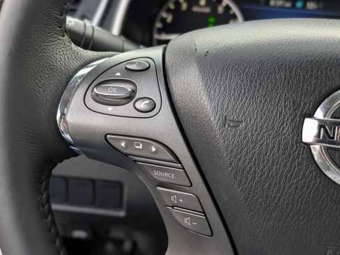 Used 2019 Nissan Murano SV w/ Premium Package image 19